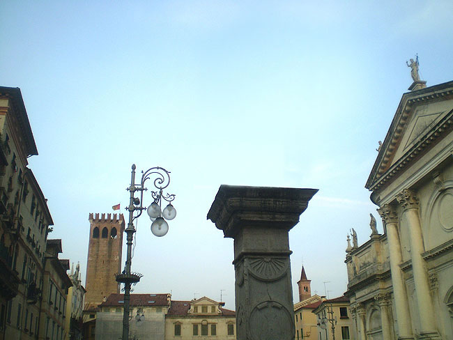 “Scomparsa” la statua di San Bassiano
