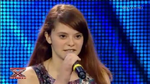 Francesca canta in casa