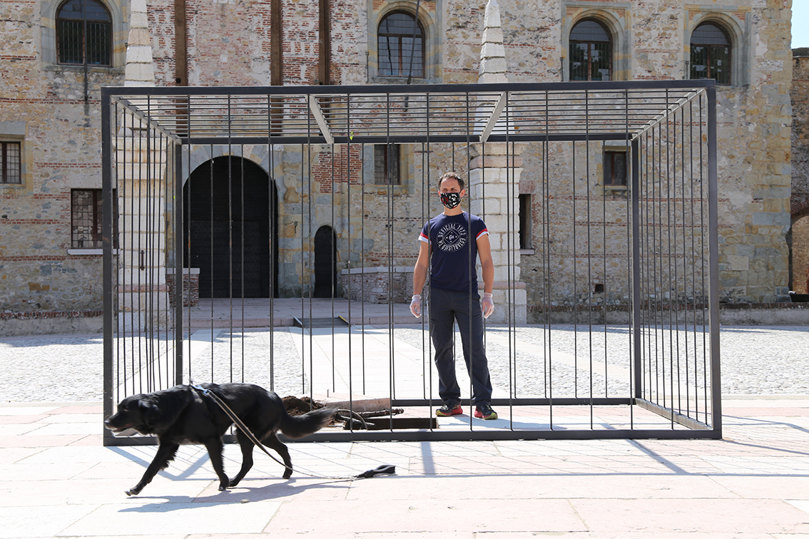 La protesta dei commercianti di Marostica
con l’installazione di Marco Chiurato “IN SILENZIO”
