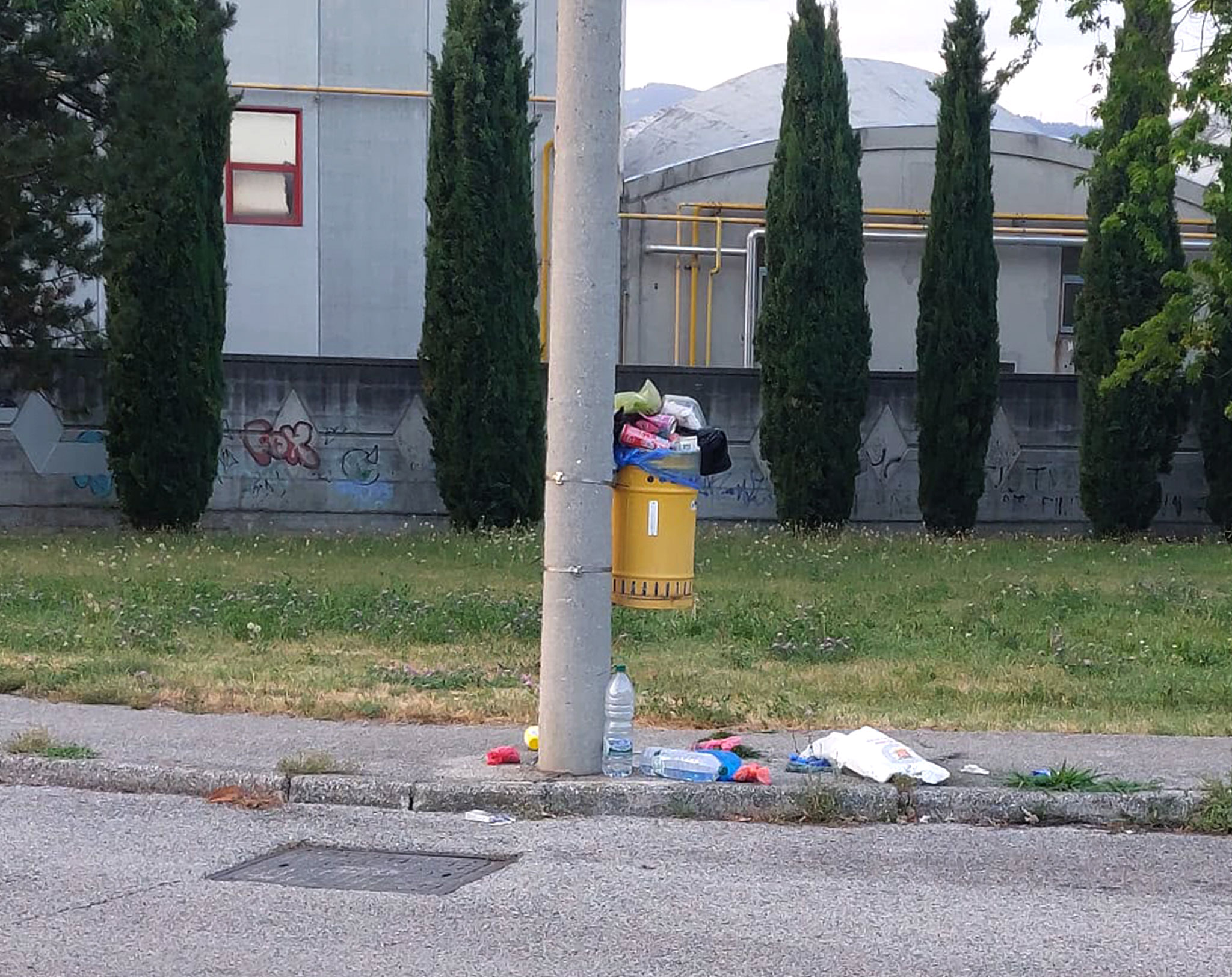 Bassanonet.it - L'abbandono dei rifiuti nei cestini dei parchi e nell'area dell'isola ecologica rappresenta la criticità principale del quartire.
