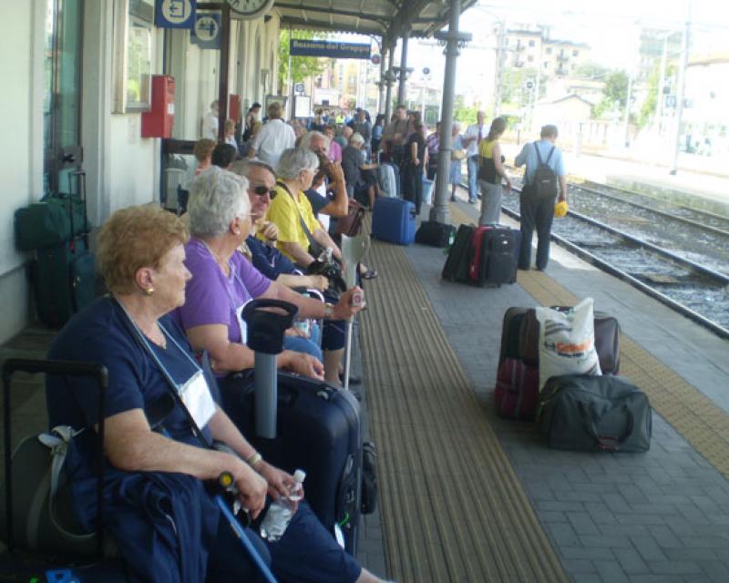 Bassanonet.it 100 malati in partenza per Lourdes bloccati per oltre cinque ore in stazione
