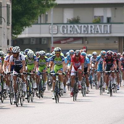 Bassanonet.it La carovana del Giro d’Italia è passata in città