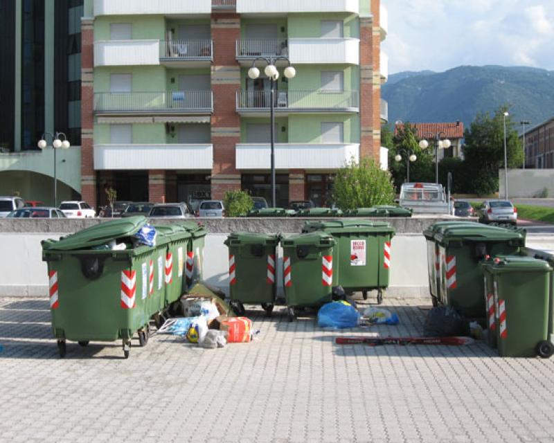 Bassanonet.it Rifiuti in Largo Perlasca