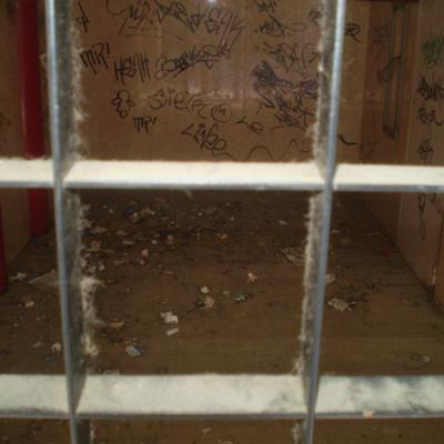 Bassanonet.it L'ex Punto Telecom di Via Marinali? Un covo di immondizie