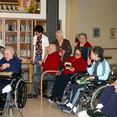 Bassanonet.it I libri raccolti da Bassanonet consegnati a Villa Serena