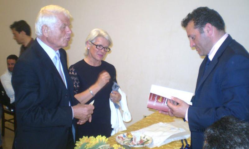 Bassanonet.it - Gianni e Franca Fiorese col sindaco di MInervino Caroppo