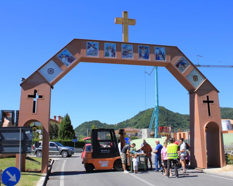 Bassanonet.it A Pove sorto il primo arco per le Feste del Cristo