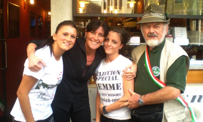 Bassanonet.it - Anna, Oriana e Alice (Bar Dissegna 1922) + alpino