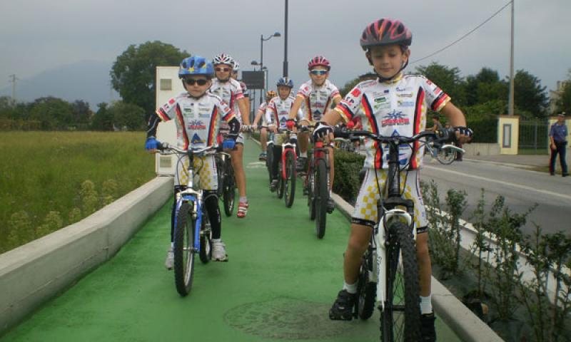 Bassanonet.it - Giovani ciclisti sulla pista ciclabile