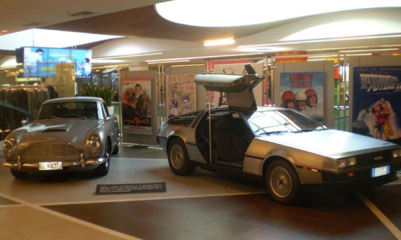 Bassanonet.it - La Aston Martin DB5 e la De Lorean