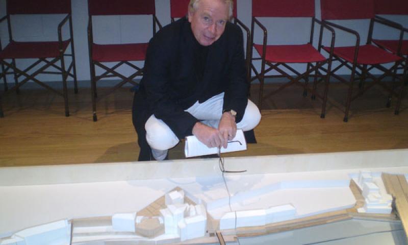 Bassanonet.it - L'arch. Chipperfield davanti al plastico del progetto