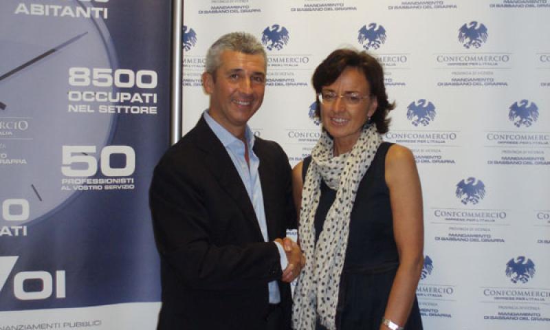 Bassanonet.it - Passaggio di consegne tra Luca Maria Chenet e Teresa Cadore