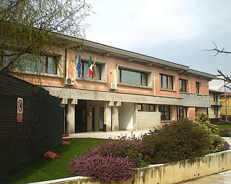 Bassanonet.it Tezze sul Brenta: la polemica corre sul web