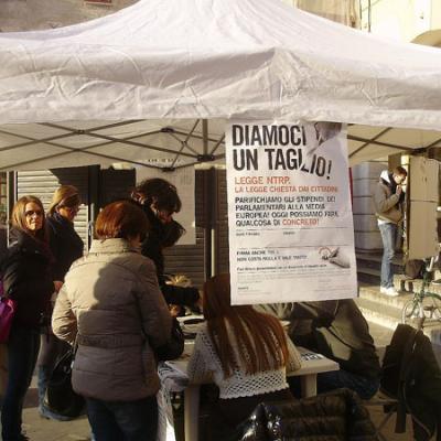 Bassanonet.it In 1100 firmano: “Tagliamo gli stipendi ai politici”