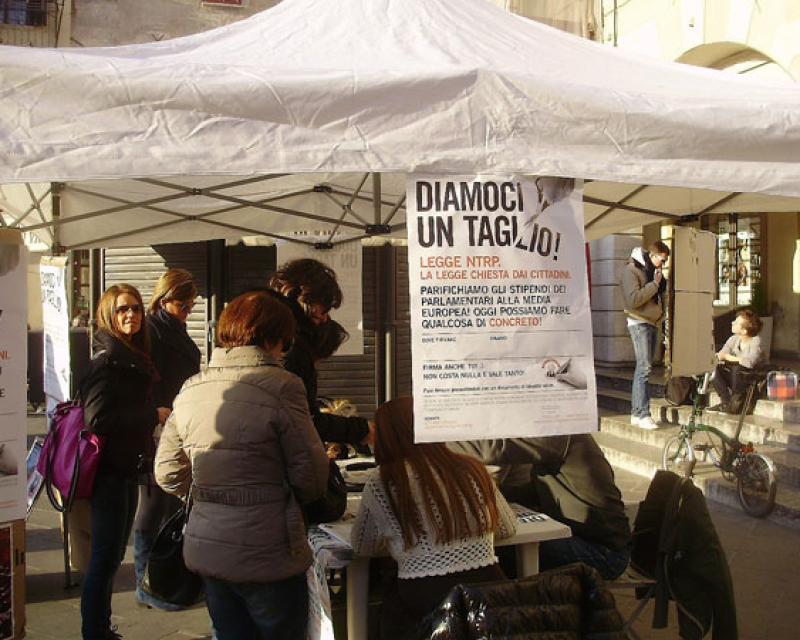 Bassanonet.it In 1100 firmano: “Tagliamo gli stipendi ai politici”