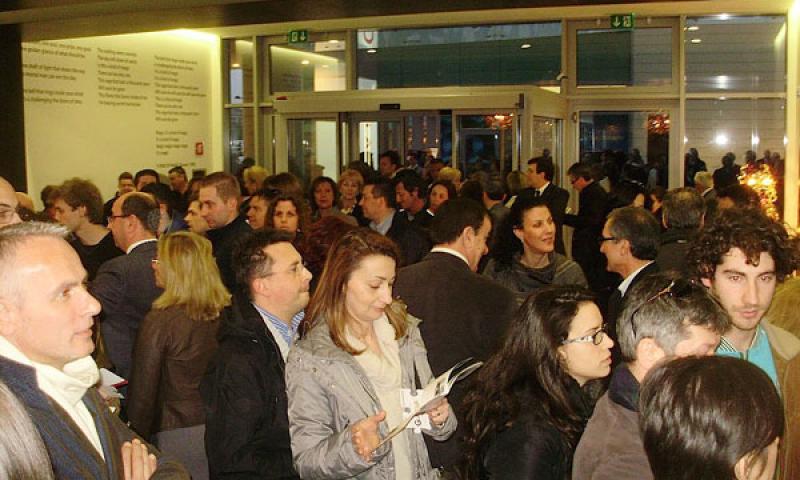 Bassanonet.it - Pubblico nella hall d'ingresso
