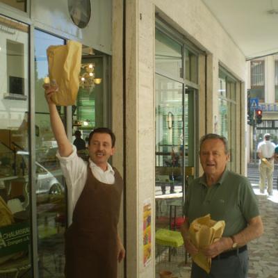 Bassanonet.it Il commerciante multato torna “fuori dall'uscio”