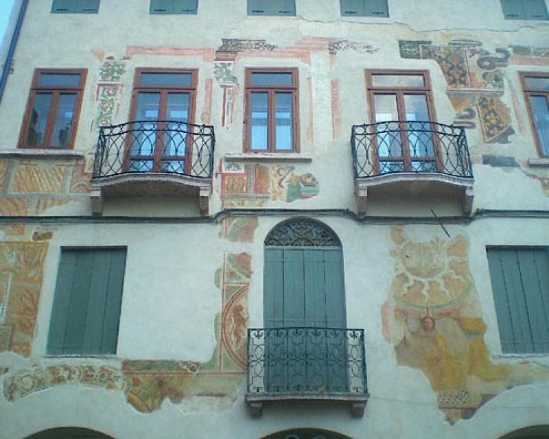 Bassanonet.it Gli affreschi di Piazza Libertà