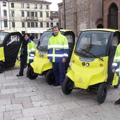 Bassanonet.it E il postino in centro storico...arriva in quadriciclo