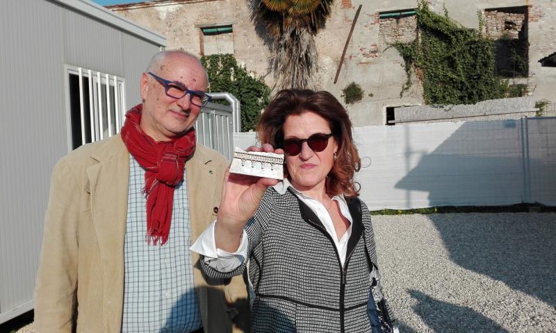 Bassanonet.it - Gianni Castellan e Renata Codello con la calamita del Ponte