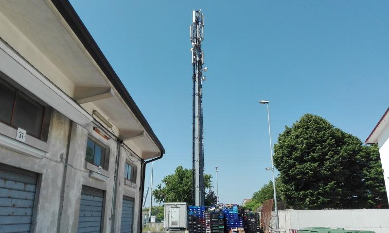Bassanonet.it - Stazione radiobase per telefonia mobile (foto Alessandro Tich)