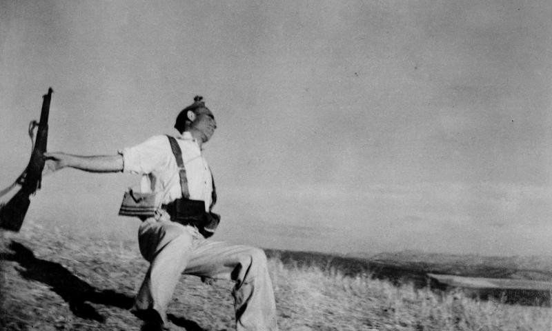 Bassanonet.it - Death of a loyalist militiaman, Cordoba Front, early September 1936 © Robert Capa © International Center of Photography/Magnum Photos