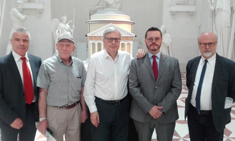 Bassanonet.it - Giuseppe Cunial, Ferruccio Trentin, Vittorio Sgarbi, il sindaco Valerio Favero e Mario Guderzo (foto Alessandro Tich)