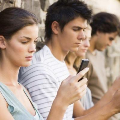Bassanonet.it I giovani dipendenti dallo smartphone non socializzano più