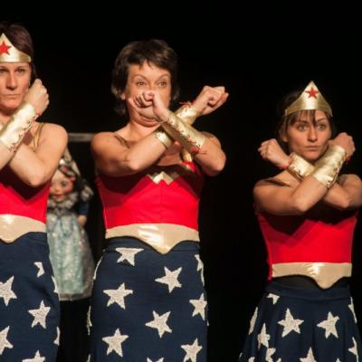 Bassanonet.it Stasera a Bassano Marta Cuscunà, Giuliana Musso e Antonella Questa con lo spettacolo “Wonder Woman”