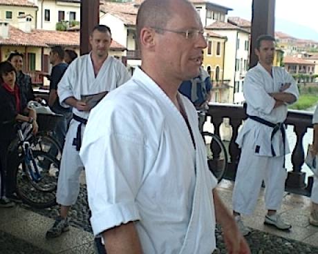 Bassanonet.it Divise blu e cinture nere