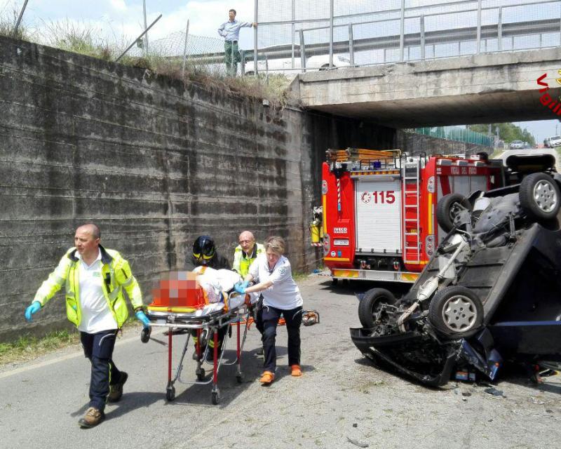 Bassanonet.it Rosà, auto precipita dalla tangenziale, un ferito grave