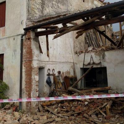 Bassanonet.it Crolla parte di vecchio edificio in via dei Tulipani