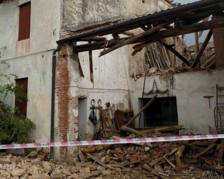 Bassanonet.it Crolla parte di vecchio edificio in via dei Tulipani