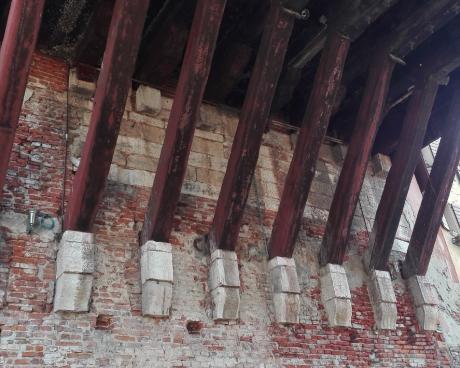 Bassanonet.it Spalle al muro