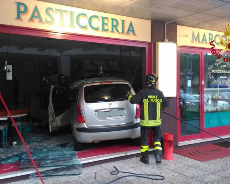 Bassanonet.it Auto in pasticceria