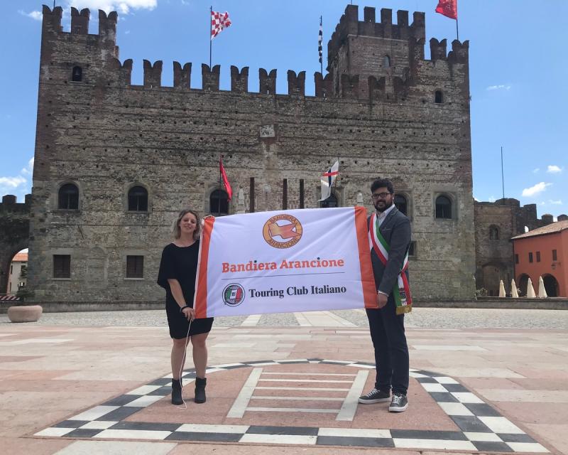 Bassanonet.it Sventola bandiera arancio