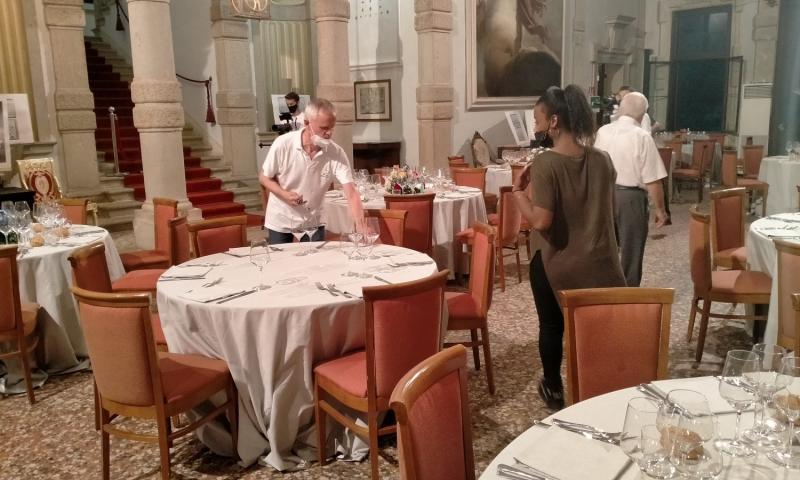 Bassanonet.it - Riallestimento dei tavoli a Villa Rezzonico