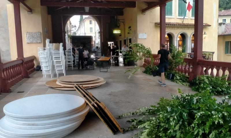 Bassanonet.it - Ore 19.30: piove e sul Ponte si sbaracca