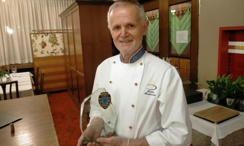 Bassanonet.it - Sergio Dussin nel suo ristorante con l'Aurum Award di European Chef 2021