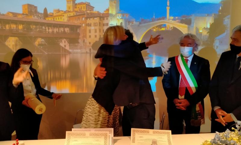 Bassanonet.it - Abbraccio tra i due sindaci