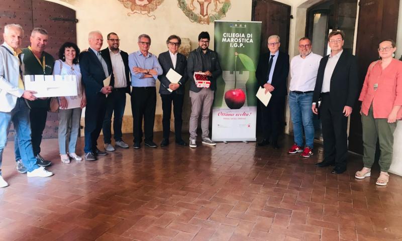 Bassanonet.it - Foto di gruppo con amministratori, produttori e sponsor