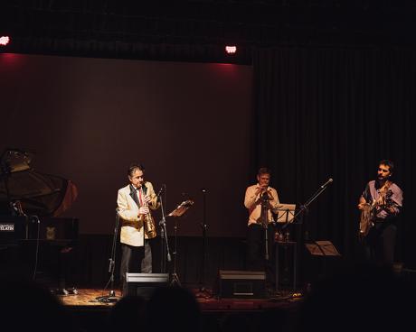 Bassanonet.it Steven Brown canta l'Uomo Invisibile