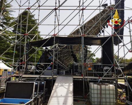 Bassanonet.it Crolla la tettoia del palco, concerto di Elisa annullato