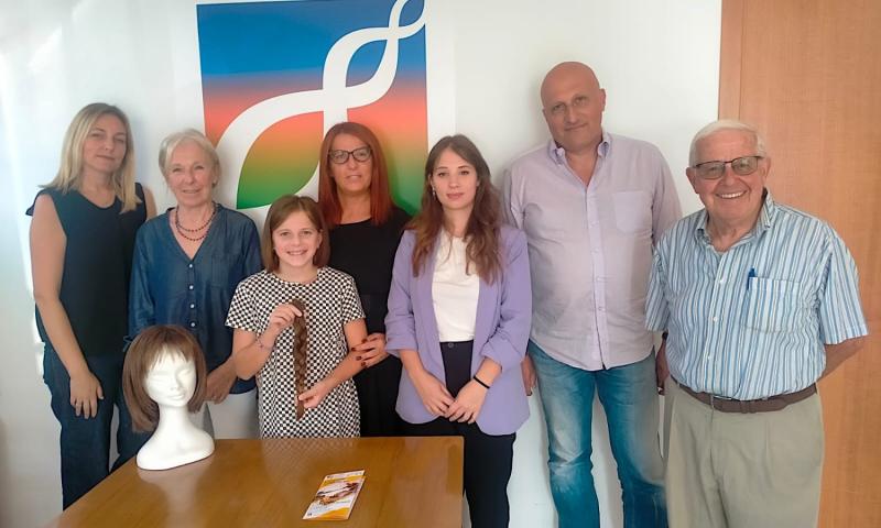 Bassanonet.it - Foto di gruppo dei partecipanti alla conferenza stampa. Al centro la parruccaia Giada Pigatto