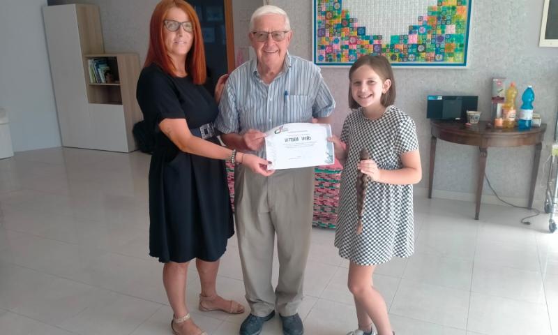 Bassanonet.it - Il presidente Gianni Celi consegna il certificato di donazione