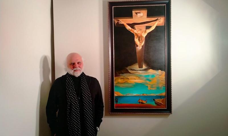 Bassanonet.it - Il maestro Leonardo Priore accanto al suo falso d’autore di Salvador Dalí