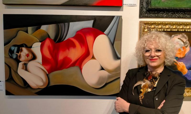 Bassanonet.it - La presidente Roberta Schiavinato accanto al suo falso d’autore di Tamara de Lempicka