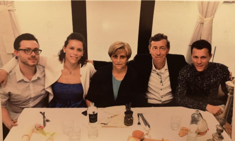 Bassanonet.it - Ilario Stragliotto con la moglie Annamaria e i tre figli (da sinistra: Nicola, Valentina e Michele)