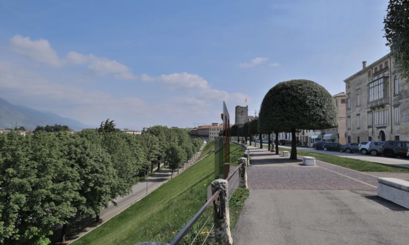 Bassanonet.it - Foto-inserimento dal progetto definitivo: visione laterale della stazione a monte di viale dei Martiri