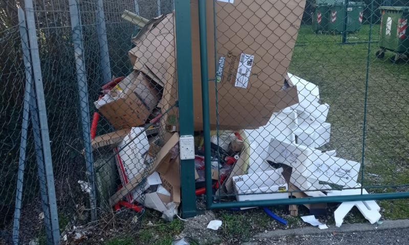 Bassanonet.it - Rifiuti idraulici abbandonati area Metropolis